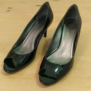 Black Tahari peep toe pumps